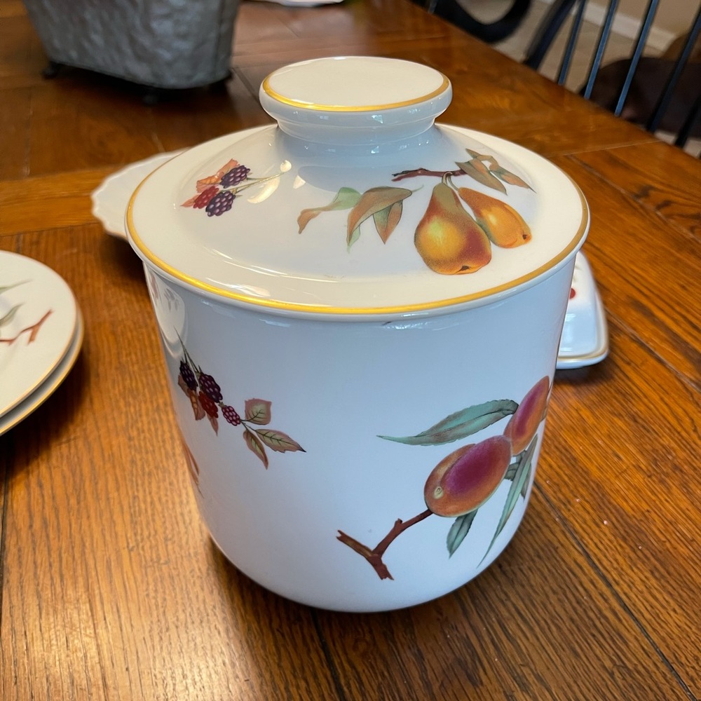 Evesham large cookie jar